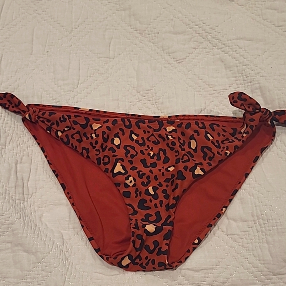 XL new without tags  HOLLISTER SWIM BOTTOM